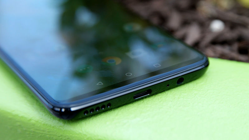 Illustration for article titled El OnePlus 6 parece el hijo del Galaxy S9 y el iPhone X (pero más barato)